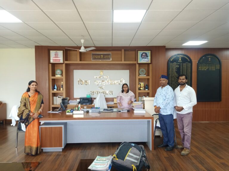 Blood Donation Cards Handed Over to Deputy Commissioner – Godda